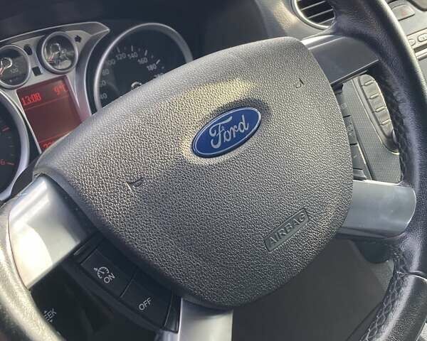 Серый Форд Фокус, объемом двигателя 1.6 л и пробегом 228 тыс. км за 6999 $, фото 14 на Automoto.ua