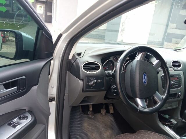 Серый Форд Фокус, объемом двигателя 1.6 л и пробегом 205 тыс. км за 5900 $, фото 4 на Automoto.ua