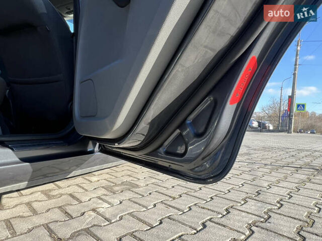 Серый Форд Фокус, объемом двигателя 1.6 л и пробегом 270 тыс. км за 5999 $, фото 48 на Automoto.ua