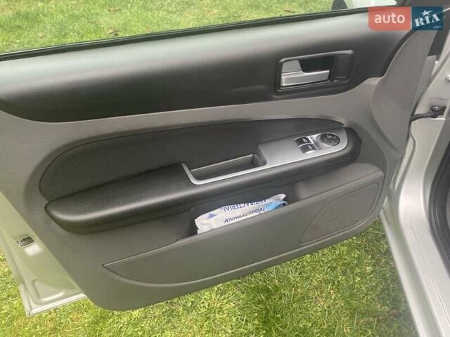 Серый Форд Фокус, объемом двигателя 1.8 л и пробегом 299 тыс. км за 6900 $, фото 8 на Automoto.ua
