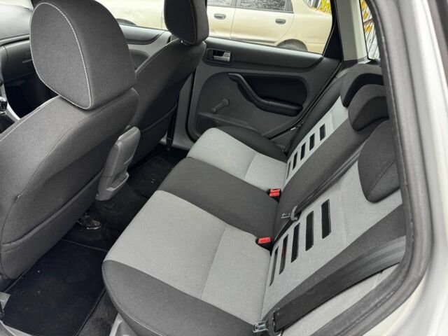 Серый Форд Фокус, объемом двигателя 1.6 л и пробегом 188 тыс. км за 5700 $, фото 14 на Automoto.ua