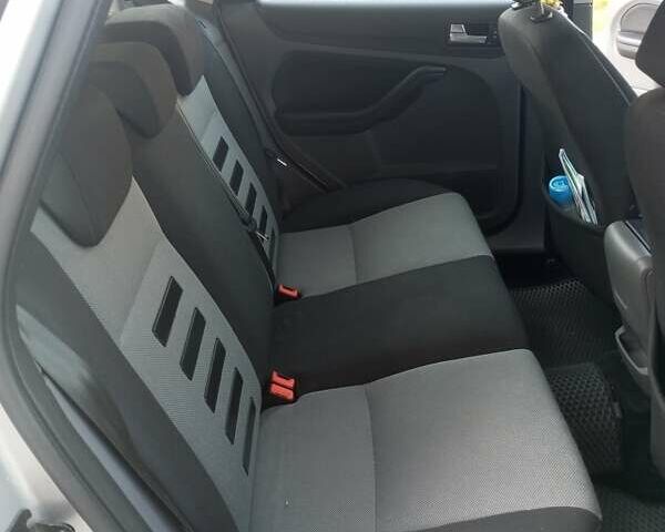 Серый Форд Фокус, объемом двигателя 1.6 л и пробегом 205 тыс. км за 6442 $, фото 7 на Automoto.ua