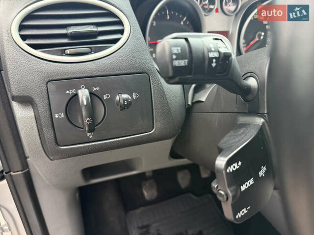 Сірий Форд Фокус, об'ємом двигуна 1.56 л та пробігом 187 тис. км за 5500 $, фото 17 на Automoto.ua