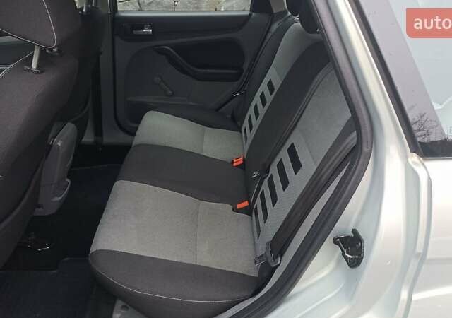 Серый Форд Фокус, объемом двигателя 1.6 л и пробегом 203 тыс. км за 5800 $, фото 13 на Automoto.ua