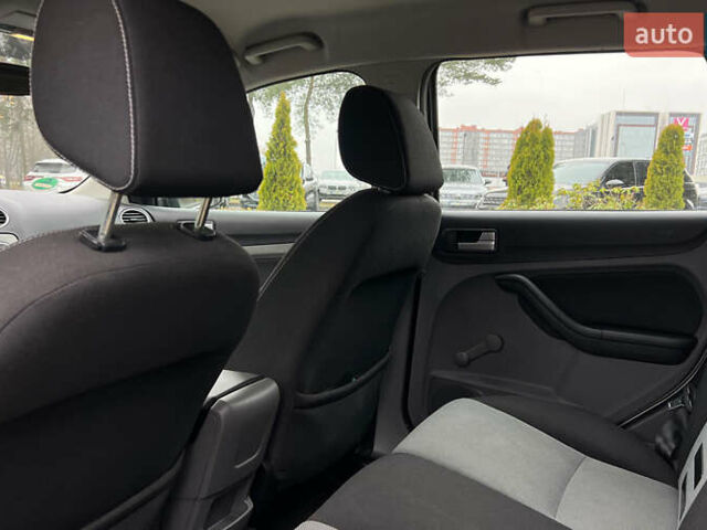 Серый Форд Фокус, объемом двигателя 1.56 л и пробегом 175 тыс. км за 5400 $, фото 16 на Automoto.ua