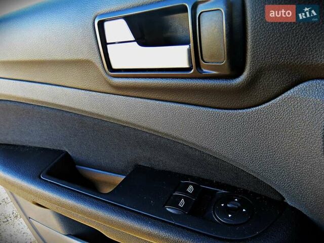 Серый Форд Фокус, объемом двигателя 1.6 л и пробегом 253 тыс. км за 5100 $, фото 5 на Automoto.ua