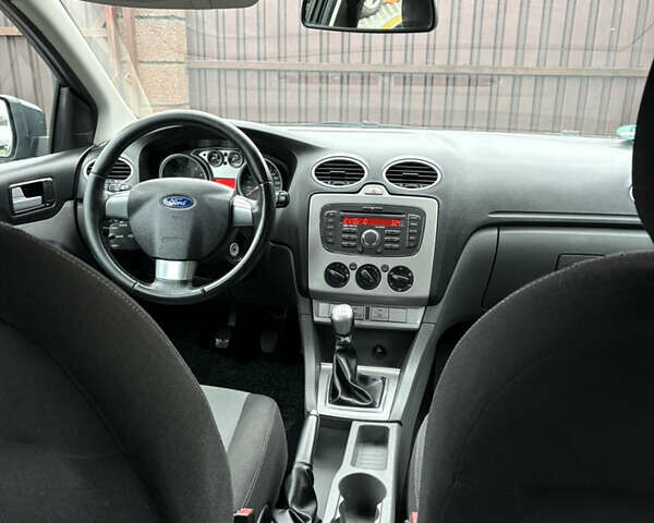 Сірий Форд Фокус, об'ємом двигуна 1.6 л та пробігом 217 тис. км за 5600 $, фото 10 на Automoto.ua