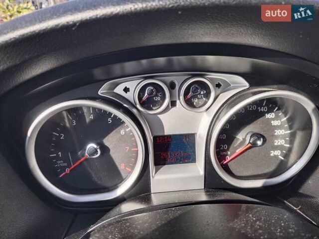 Серый Форд Фокус, объемом двигателя 1.6 л и пробегом 261 тыс. км за 5500 $, фото 12 на Automoto.ua