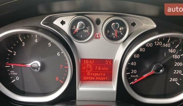 Серый Форд Фокус, объемом двигателя 1.6 л и пробегом 242 тыс. км за 5900 $, фото 7 на Automoto.ua