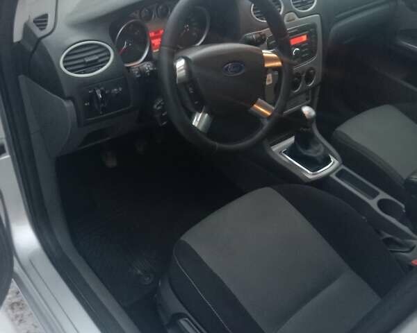 Сірий Форд Фокус, об'ємом двигуна 1.8 л та пробігом 259 тис. км за 5400 $, фото 12 на Automoto.ua