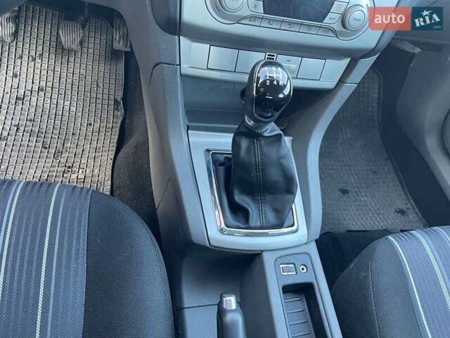 Серый Форд Фокус, объемом двигателя 1.6 л и пробегом 237 тыс. км за 5400 $, фото 18 на Automoto.ua