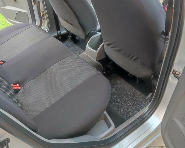 Сірий Форд Фокус, об'ємом двигуна 1.6 л та пробігом 339 тис. км за 4500 $, фото 3 на Automoto.ua