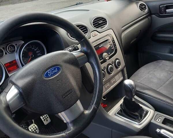 Сірий Форд Фокус, об'ємом двигуна 1.6 л та пробігом 215 тис. км за 4800 $, фото 7 на Automoto.ua