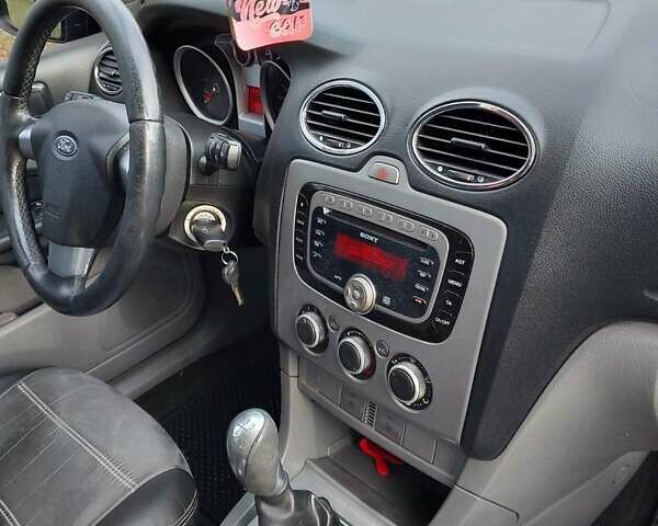 Сірий Форд Фокус, об'ємом двигуна 1.6 л та пробігом 215 тис. км за 4800 $, фото 25 на Automoto.ua