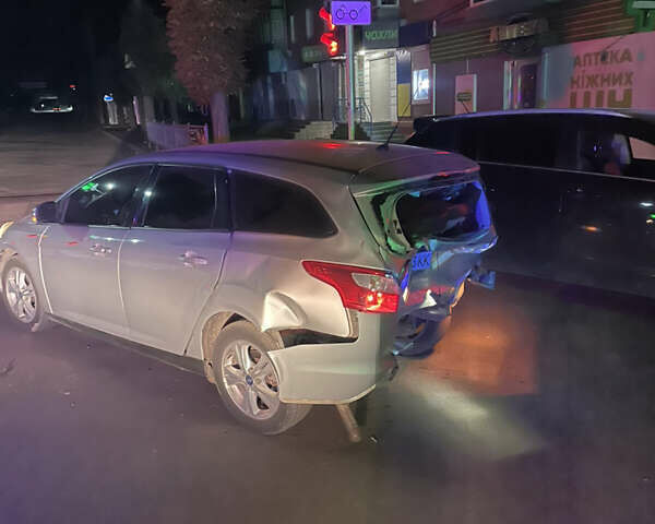 Серый Форд Фокус, объемом двигателя 1.6 л и пробегом 240 тыс. км за 3500 $, фото 1 на Automoto.ua