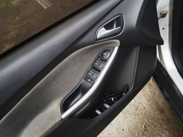 Сірий Форд Фокус, об'ємом двигуна 1.6 л та пробігом 274 тис. км за 6750 $, фото 7 на Automoto.ua