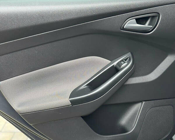 Серый Форд Фокус, объемом двигателя 1.6 л и пробегом 224 тыс. км за 7700 $, фото 17 на Automoto.ua