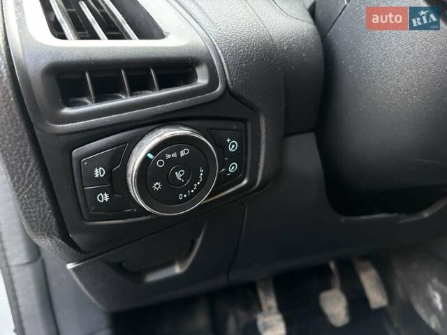 Сірий Форд Фокус, об'ємом двигуна 1.56 л та пробігом 388 тис. км за 5899 $, фото 16 на Automoto.ua