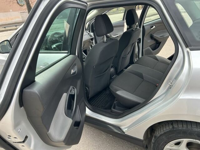 Сірий Форд Фокус, об'ємом двигуна 1.6 л та пробігом 327 тис. км за 5894 $, фото 10 на Automoto.ua