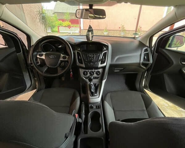 Серый Форд Фокус, объемом двигателя 1.56 л и пробегом 207 тыс. км за 6300 $, фото 7 на Automoto.ua