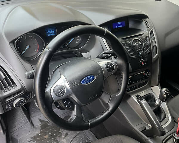 Серый Форд Фокус, объемом двигателя 1.56 л и пробегом 235 тыс. км за 6600 $, фото 8 на Automoto.ua