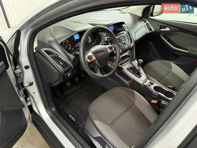 Серый Форд Фокус, объемом двигателя 1.6 л и пробегом 237 тыс. км за 7500 $, фото 9 на Automoto.ua