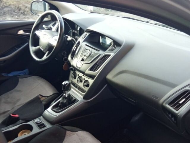 Серый Форд Фокус, объемом двигателя 1.6 л и пробегом 217 тыс. км за 6600 $, фото 9 на Automoto.ua