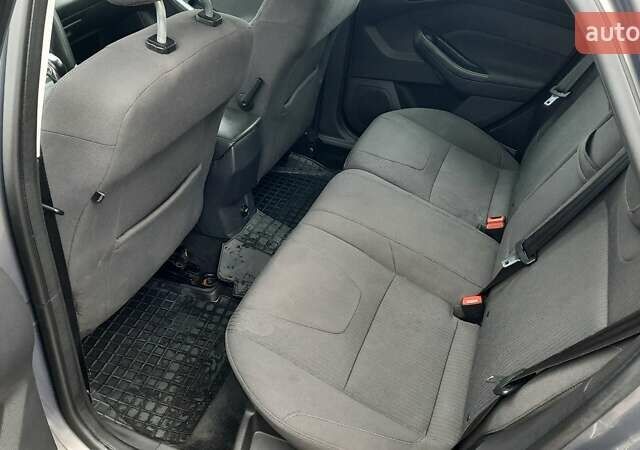 Серый Форд Фокус, объемом двигателя 2 л и пробегом 296 тыс. км за 7500 $, фото 6 на Automoto.ua