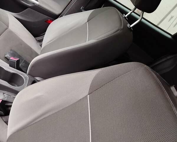 Серый Форд Фокус, объемом двигателя 1.6 л и пробегом 253 тыс. км за 6700 $, фото 23 на Automoto.ua