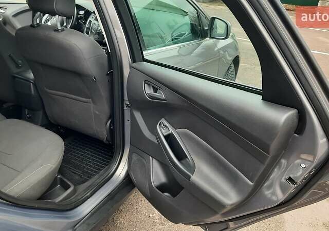 Серый Форд Фокус, объемом двигателя 2 л и пробегом 296 тыс. км за 7500 $, фото 16 на Automoto.ua