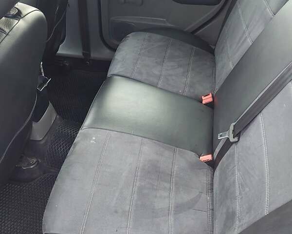 Сірий Форд Фокус, об'ємом двигуна 1.6 л та пробігом 215 тис. км за 4800 $, фото 21 на Automoto.ua