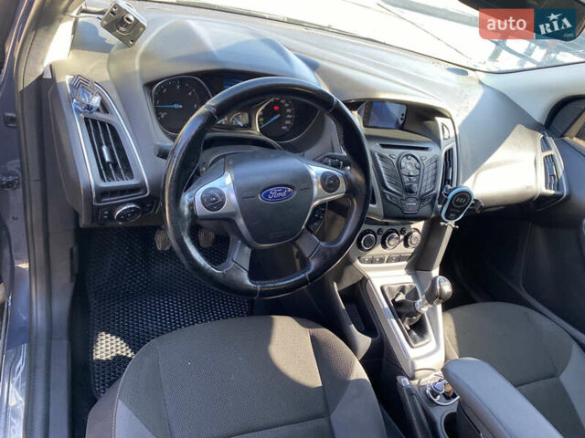 Серый Форд Фокус, объемом двигателя 1.56 л и пробегом 283 тыс. км за 7000 $, фото 7 на Automoto.ua