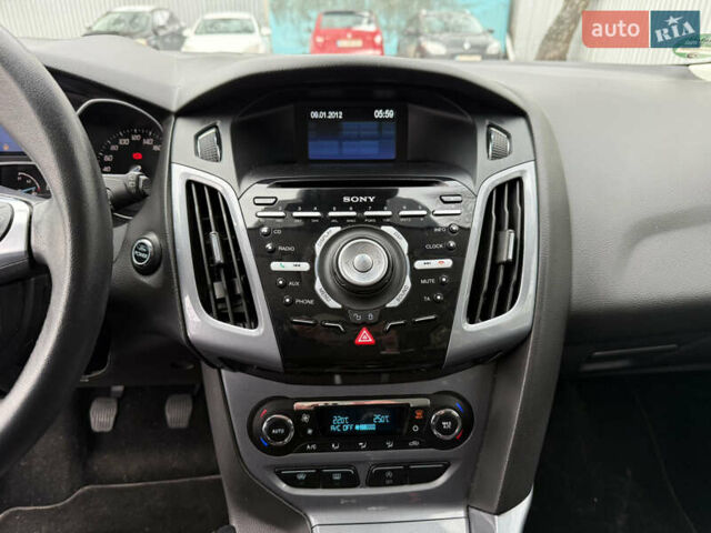 Сірий Форд Фокус, об'ємом двигуна 1.6 л та пробігом 228 тис. км за 6600 $, фото 37 на Automoto.ua