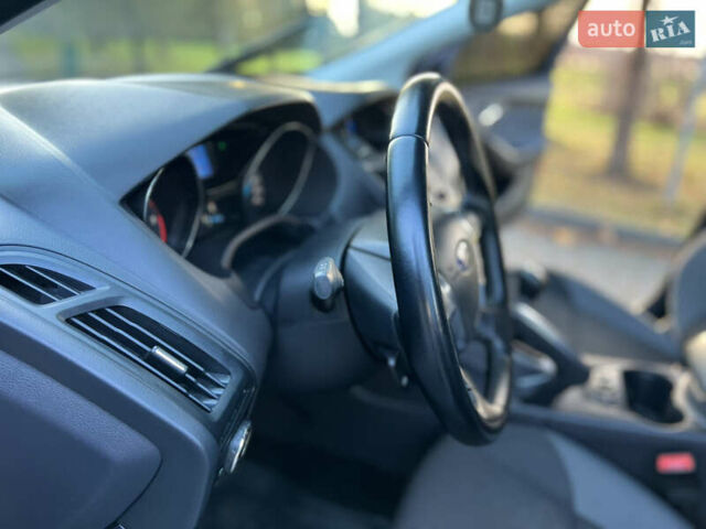 Серый Форд Фокус, объемом двигателя 1.6 л и пробегом 236 тыс. км за 6800 $, фото 47 на Automoto.ua