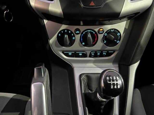 Серый Форд Фокус, объемом двигателя 1.6 л и пробегом 239 тыс. км за 6999 $, фото 18 на Automoto.ua