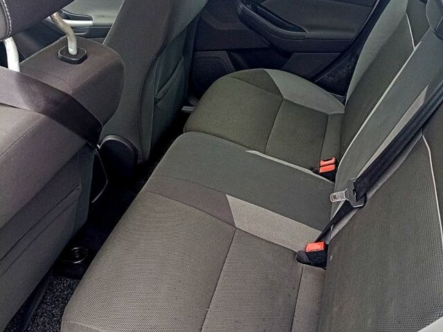 Серый Форд Фокус, объемом двигателя 1.6 л и пробегом 210 тыс. км за 7500 $, фото 12 на Automoto.ua