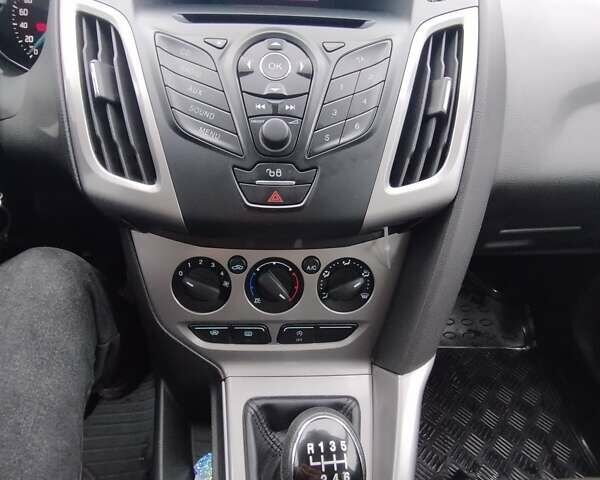 Серый Форд Фокус, объемом двигателя 1.6 л и пробегом 136 тыс. км за 7500 $, фото 13 на Automoto.ua