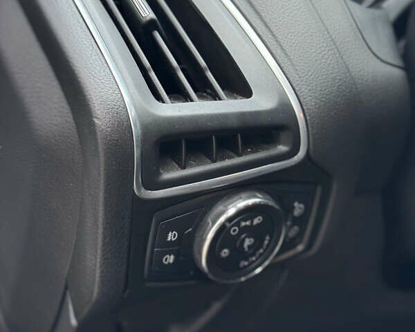 Серый Форд Фокус, объемом двигателя 1.6 л и пробегом 224 тыс. км за 7700 $, фото 16 на Automoto.ua