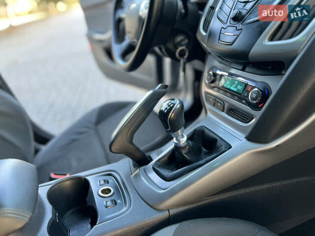 Серый Форд Фокус, объемом двигателя 1.6 л и пробегом 236 тыс. км за 6800 $, фото 33 на Automoto.ua