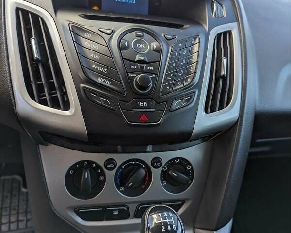 Серый Форд Фокус, объемом двигателя 1.6 л и пробегом 261 тыс. км за 6700 $, фото 10 на Automoto.ua