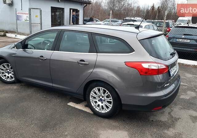 Серый Форд Фокус, объемом двигателя 2 л и пробегом 296 тыс. км за 7500 $, фото 4 на Automoto.ua