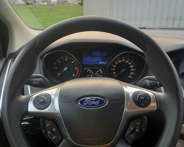 Серый Форд Фокус, объемом двигателя 2 л и пробегом 270 тыс. км за 8100 $, фото 2 на Automoto.ua