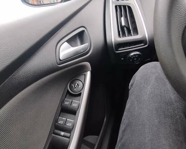 Серый Форд Фокус, объемом двигателя 1.6 л и пробегом 136 тыс. км за 7500 $, фото 11 на Automoto.ua