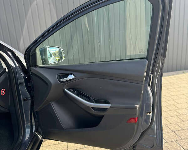 Серый Форд Фокус, объемом двигателя 1.6 л и пробегом 227 тыс. км за 7950 $, фото 12 на Automoto.ua