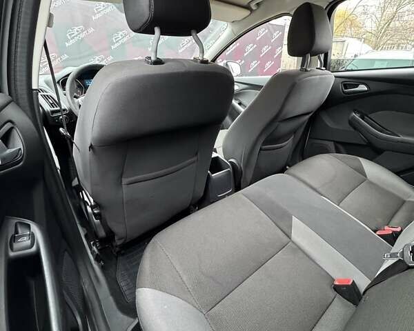 Серый Форд Фокус, объемом двигателя 1.56 л и пробегом 277 тыс. км за 5650 $, фото 15 на Automoto.ua