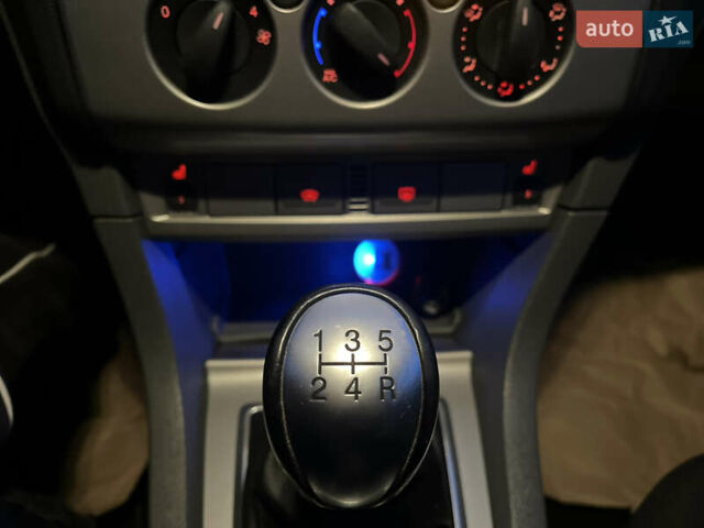 Серый Форд Фокус, объемом двигателя 1.6 л и пробегом 254 тыс. км за 6600 $, фото 22 на Automoto.ua