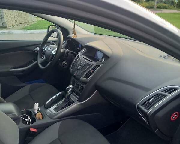 Серый Форд Фокус, объемом двигателя 2 л и пробегом 270 тыс. км за 8100 $, фото 4 на Automoto.ua