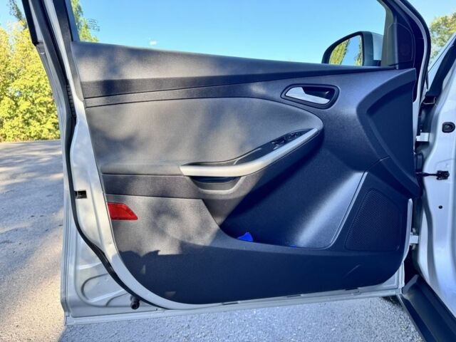 Серый Форд Фокус, объемом двигателя 1.6 л и пробегом 181 тыс. км за 7799 $, фото 4 на Automoto.ua