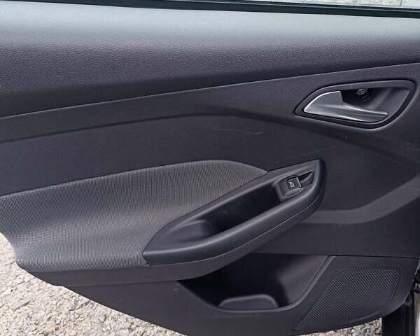 Серый Форд Фокус, объемом двигателя 1.6 л и пробегом 210 тыс. км за 7500 $, фото 13 на Automoto.ua