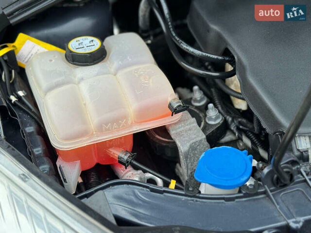 Серый Форд Фокус, объемом двигателя 1.6 л и пробегом 224 тыс. км за 7700 $, фото 27 на Automoto.ua